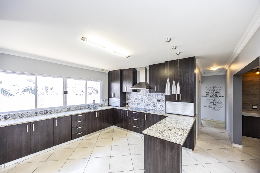 4 Bedroom Property for Sale in Sunrise On Sea Eastern Cape